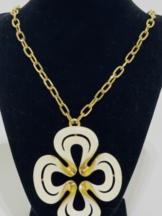 Jewelry - Vintage Crown Trifari Enameled Clover Leaf Pendant & 28” Chain Link Gold Tone